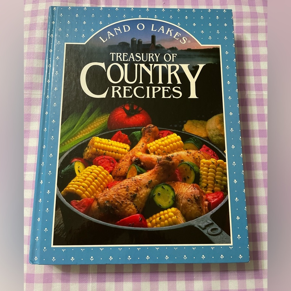 Land O Lakes  Treasury Of Country Recipes, Vintage Cookbook